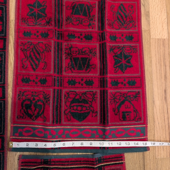 Vintage Red Christmas Holiday Towel set Green Gold Holly Ornaments Set Of 3 - Picture 9 of 16